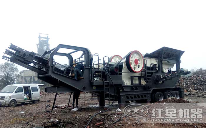 車載一體式破碎機(jī)+顎式破碎機(jī)現(xiàn)場 車載一體式破碎機(jī)+顎式破碎機(jī)現(xiàn)場