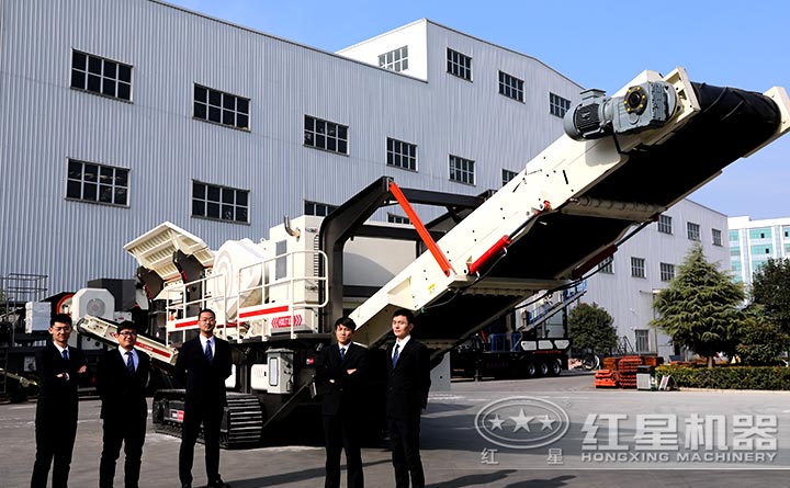 小型流動(dòng)式建筑垃圾粉碎機(jī)設(shè)備廠區(qū) 小型流動(dòng)式建筑垃圾粉碎機(jī)設(shè)備廠區(qū)