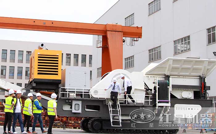 客戶到廠參觀建筑垃圾粉碎機(jī) 客戶到廠參觀建筑垃圾粉碎機(jī)